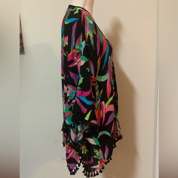 ..Trina Turk Cover up - Picture 2 of 7